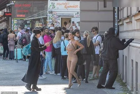 Bianca Censori OnlyFans Leaked Free Thumbnail Picture - #4a3xzDMYuX