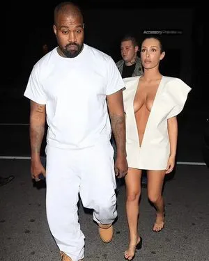 Bianca Censori OnlyFans Leaked Free Thumbnail Picture - #HwhFzpq820