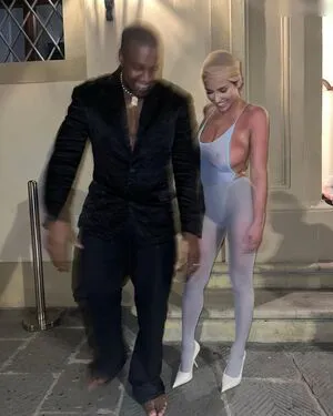 Bianca Censori OnlyFans Leaked Free Thumbnail Picture - #I183pCkvyj