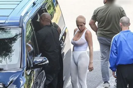 Bianca Censori OnlyFans Leaked Free Thumbnail Picture - #MejrAGNtXY