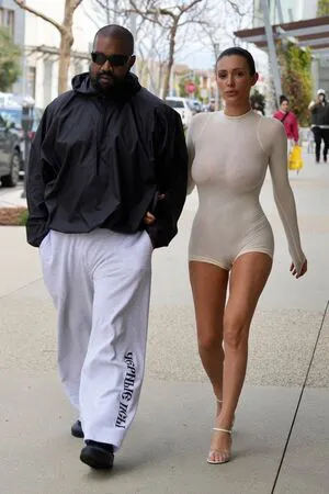 Bianca Censori OnlyFans Leaked Free Thumbnail Picture - #MwnGTnFRAL