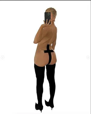 Bianca Censori OnlyFans Leaked Free Thumbnail Picture - #Q2Bi81tVbs