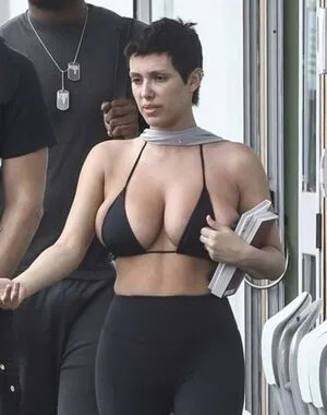 Bianca Censori OnlyFans Leaked Free Thumbnail Picture - #Q4Usndu3Fo