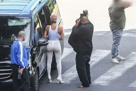 Bianca Censori OnlyFans Leaked Free Thumbnail Picture - #RNTrdaEG06