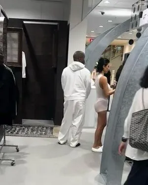 Bianca Censori OnlyFans Leaked Free Thumbnail Picture - #St33BPdIDh