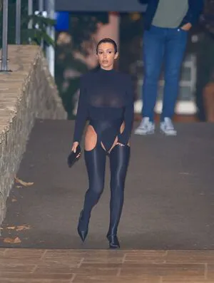 Bianca Censori OnlyFans Leaked Free Thumbnail Picture - #fPF4dxwaxA