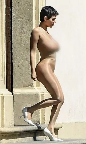 Bianca Censori OnlyFans Leaked Free Thumbnail Picture - #svEjiLQEJV