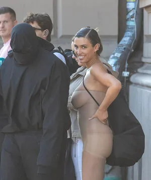 Bianca Censori OnlyFans Leaked Free Thumbnail Picture - #znORyohu1p