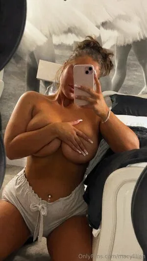 Bigboobzbarbie OnlyFans Leaked Free Thumbnail Picture - #vaNM419J3f