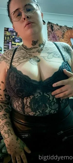Bigtiddyemo OnlyFans Leaked Free Thumbnail Picture - #yi1bGrr3Kj