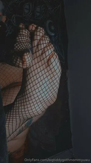Bigtiddygothmommyuwu OnlyFans Leaked Free Thumbnail Picture - #MUX9vyQloR