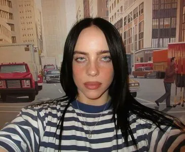 Billie Eilish OnlyFans Leaked Free Thumbnail Picture - #1Woel09dus