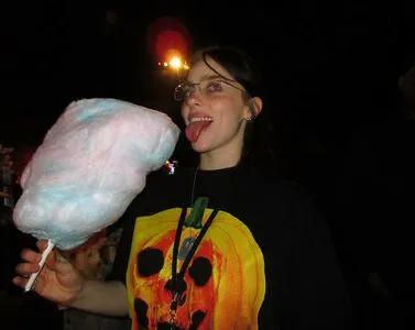 Billie Eilish OnlyFans Leaked Free Thumbnail Picture - #5H3RiENqty