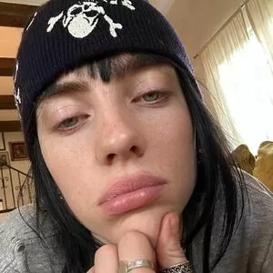 Billie Eilish OnlyFans Leaked Free Thumbnail Picture - #Bj7bB1iy27