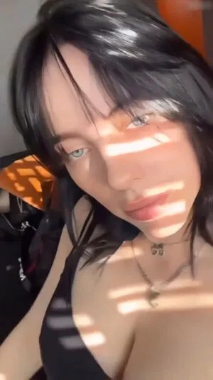 Billie Eilish OnlyFans Leaked Free Thumbnail Picture - #DnHsAVlgFN