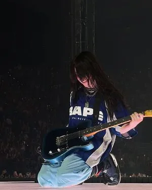 Billie Eilish OnlyFans Leaked Free Thumbnail Picture - #WaOZvSzMJa
