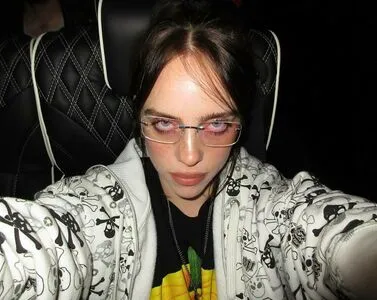 Billie Eilish OnlyFans Leaked Free Thumbnail Picture - #YfyiswqV6t