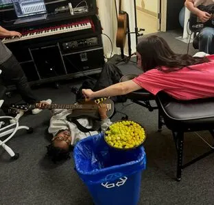 Billie Eilish OnlyFans Leaked Free Thumbnail Picture - #o45ME5JkjF