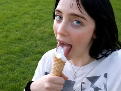 Billie Eilish OnlyFans Leaked Free Thumbnail Picture - #wATgfam22M