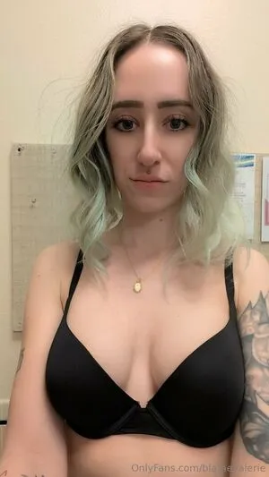 Blamevalerie OnlyFans Leaked Free Thumbnail Picture - #d8Y4EGIyco