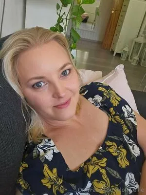 Blond Ellie OnlyFans Leaked Free Thumbnail Picture - #rrpIl9Q01S