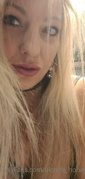 Blonde Honey22 OnlyFans Leaked Free Thumbnail Picture - #KNConq9Ev8
