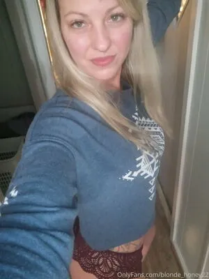 Blonde Honey22 OnlyFans Leaked Free Thumbnail Picture - #mca3InMfEP
