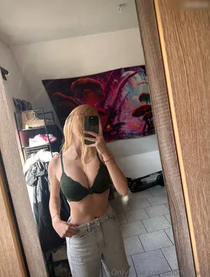 Blonde Vivi OnlyFans Leaked Free Thumbnail Picture - #47VG25096i