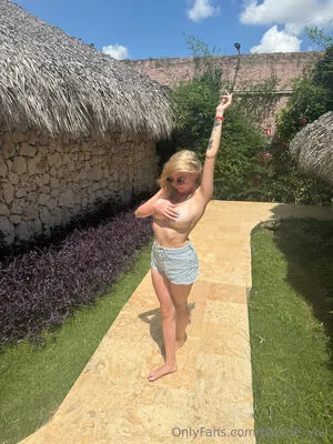 Blonde Vivi OnlyFans Leaked Free Thumbnail Picture - #Cms7FBeUKT