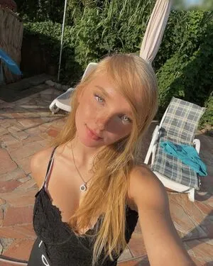 Blonde Vivi OnlyFans Leaked Free Thumbnail Picture - #FfU7w5xGW9