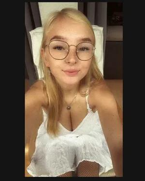 Blonde Vivi OnlyFans Leaked Free Thumbnail Picture - #x2ioysZVk0