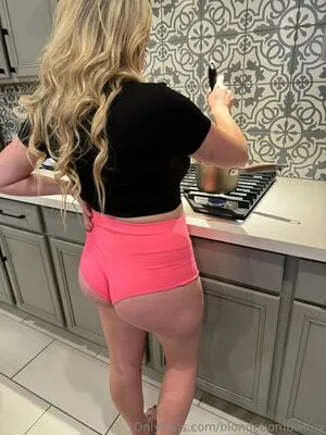 Blondebombwifey OnlyFans Leaked Free Thumbnail Picture - #1x45BGoO60