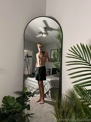 Blondeboybradfree OnlyFans Leaked Free Thumbnail Picture - #6e5wCaxtQL
