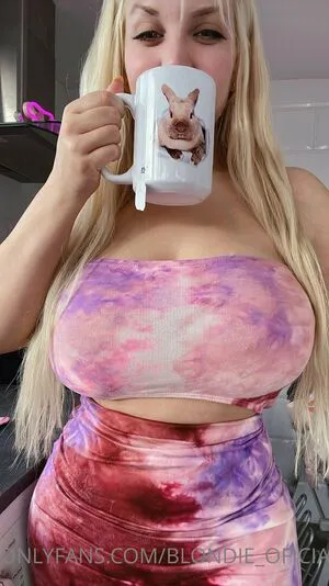 Blondie Oficial OnlyFans Leaked Free Thumbnail Picture - #JjZxtUVx5S