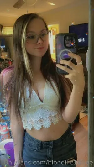 Blondiiie18free OnlyFans Leaked Free Thumbnail Picture - #a5KMbZ4S7L