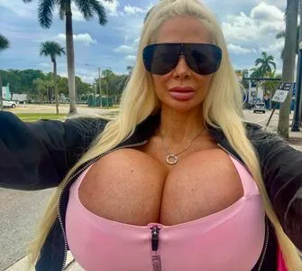 Bombshell Skyler Nicole OnlyFans Leaked Free Thumbnail Picture - #VoInGK0V1s