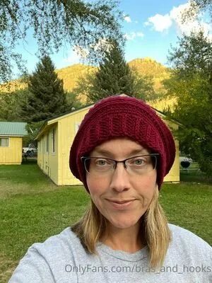 Bras And Hooks OnlyFans Leaked Free Thumbnail Picture - #AH0pfifGxK