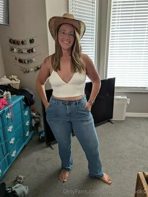 Bras And Hooks OnlyFans Leaked Free Thumbnail Picture - #IKgSmCPRPr