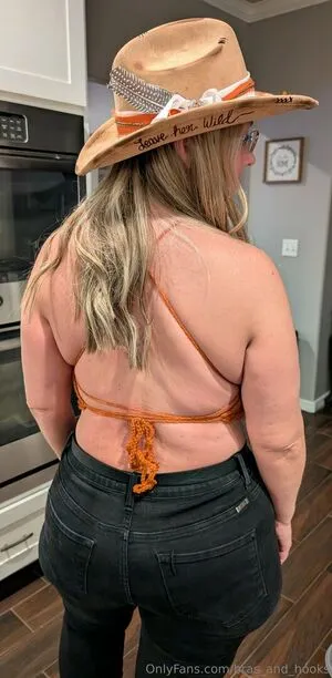 Bras And Hooks OnlyFans Leaked Free Thumbnail Picture - #PSODAAp2DS