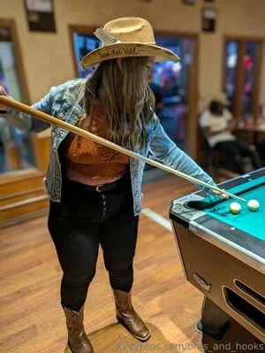 Bras And Hooks OnlyFans Leaked Free Thumbnail Picture - #YqdFs6HC00
