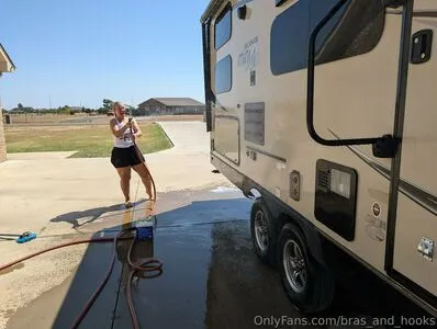 Bras And Hooks OnlyFans Leaked Free Thumbnail Picture - #glr8DNddc9