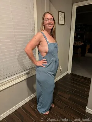 Bras And Hooks OnlyFans Leaked Free Thumbnail Picture - #gyTmffVKfe