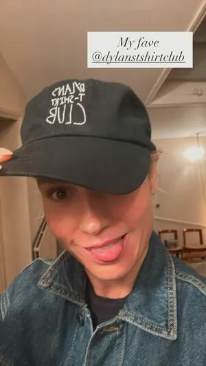 Brie Larson OnlyFans Leaked Free Thumbnail Picture - #Ne3XhAU9l8