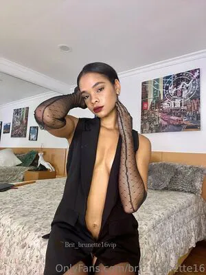 Brit Brunette16 OnlyFans Leaked Free Thumbnail Picture - #9XuIl5i4mi