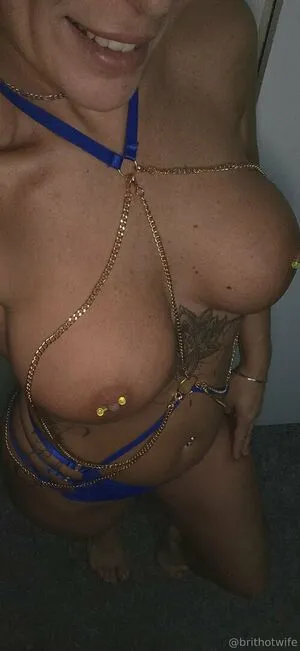 Brithotwife OnlyFans Leaked Free Thumbnail Picture - #4Mgu3bVuji