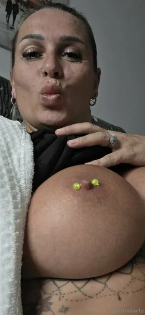 Brithotwife OnlyFans Leaked Free Thumbnail Picture - #EJ63kd2XdB