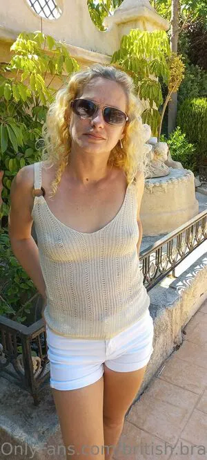 British Braless Hotwifex OnlyFans Leaked Free Thumbnail Picture - #HOfCn9R0AT