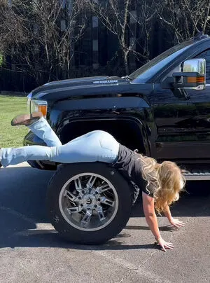 Britney Automotive OnlyFans Leaked Free Thumbnail Picture - #q2fo6HxohN