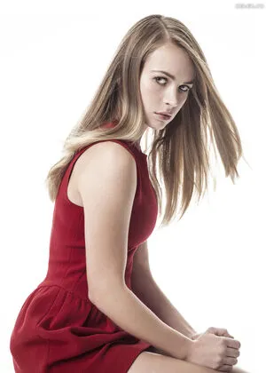 Britt Robertson Thumbnail Picture