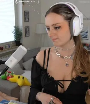 Brok3ndollz Emmo Ig OnlyFans Leaked Free Thumbnail Picture - #Jqh4y0myJu